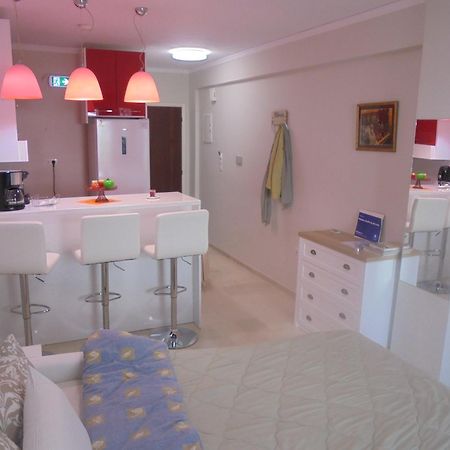Modern Studio By The Sea Лутра Едипсу Екстериор снимка