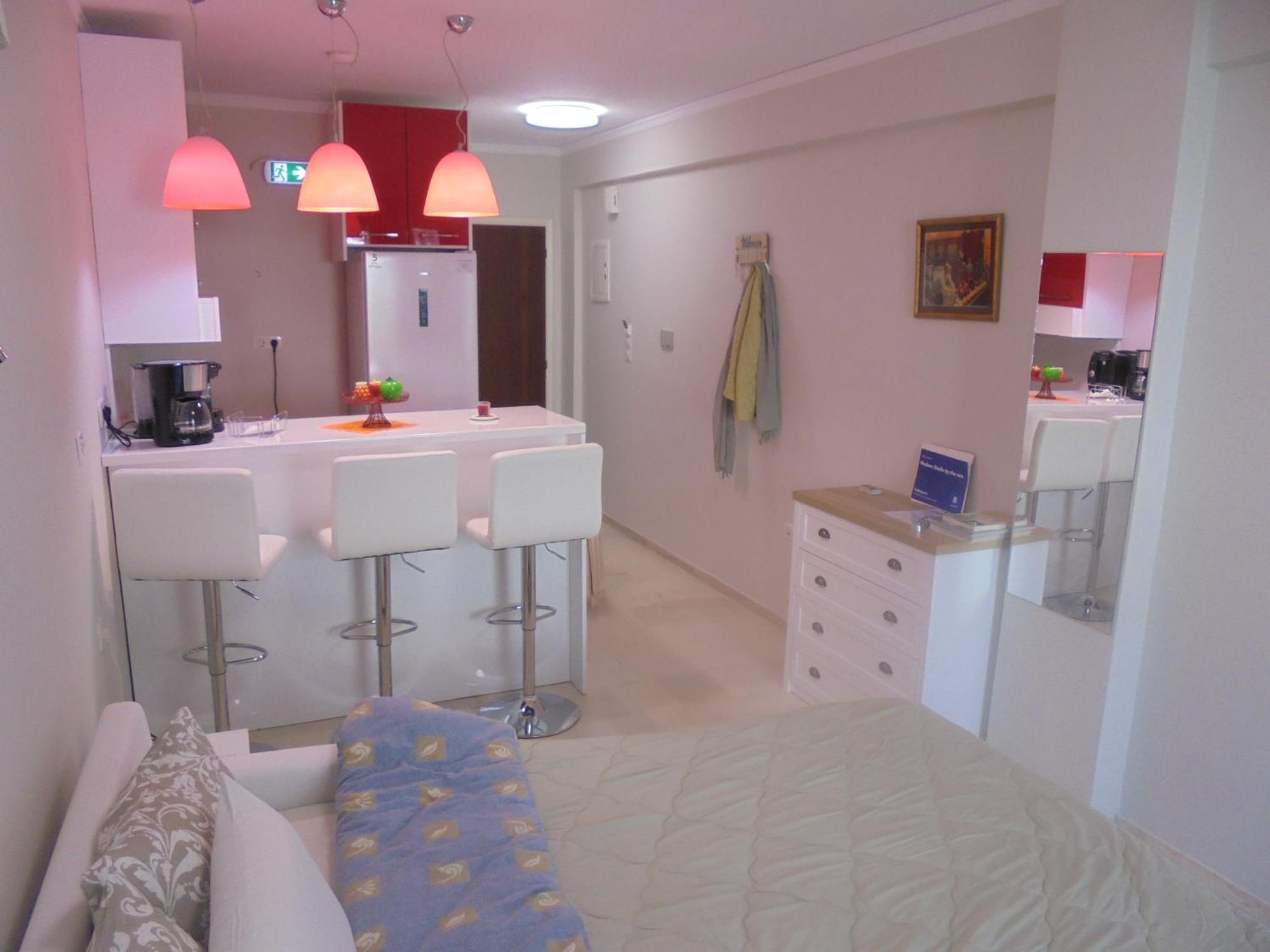 Modern Studio By The Sea Лутра Едипсу Екстериор снимка