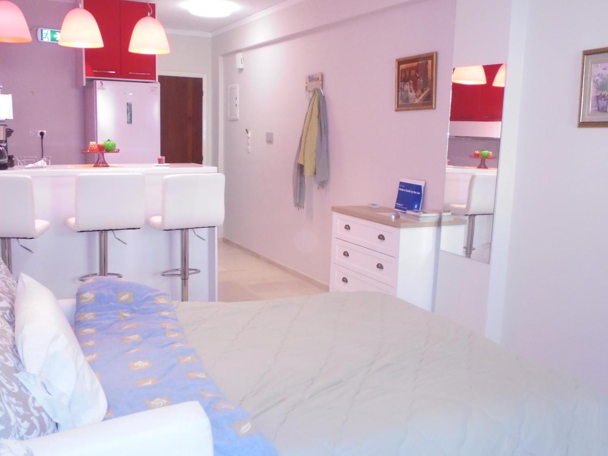 Modern Studio By The Sea Лутра Едипсу Екстериор снимка